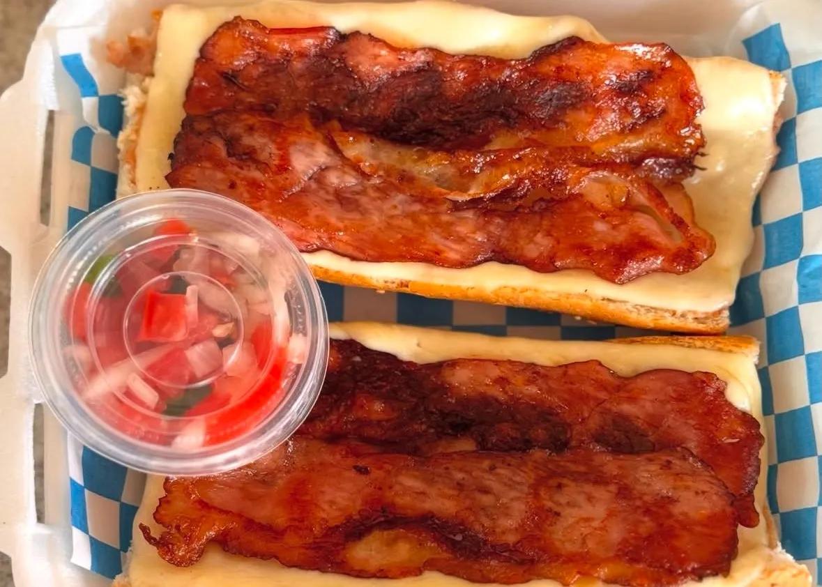 Popular item de Sorbos BREW: Molletes Tocino