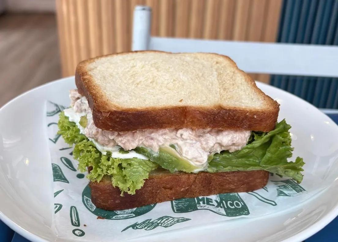 Popular item de Sorbos BREW: Sándwich light
